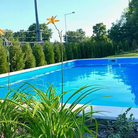 Eastlake Apartment *